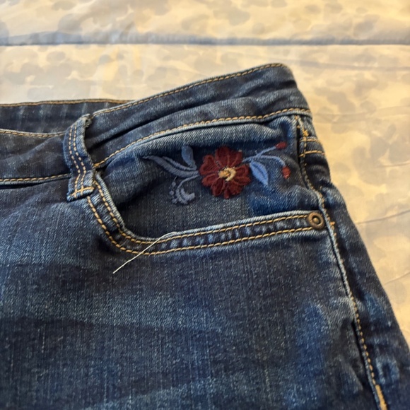 Ladies embroidered jeans - Picture 3 of 5